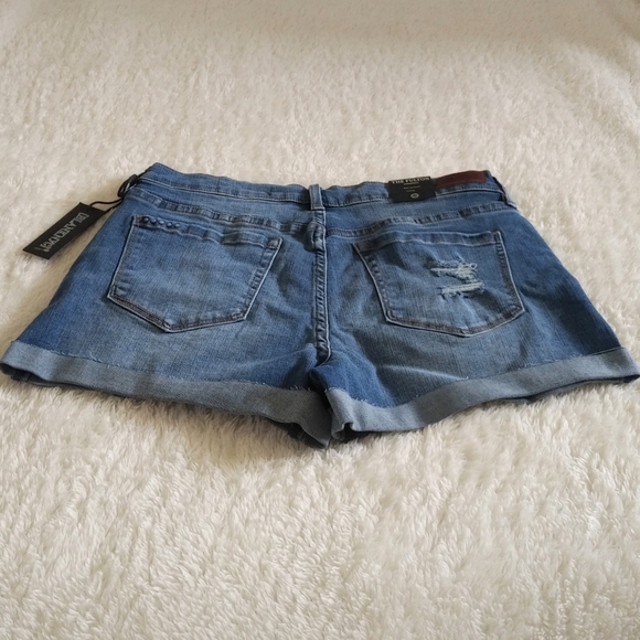✨️HP✨️ Blank NYC🗽The Fulton Mid Rise Denim Shorts - NWT - Picture 12 of 13